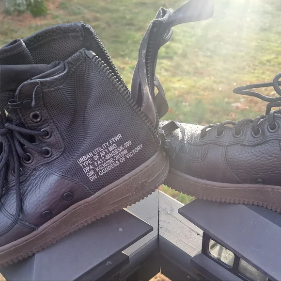 Nike SF Air Force 1 Mid Black Dark Hazel - WomenColor: BlackSize: 8